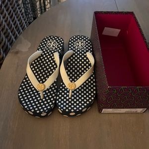 tory burch flip flops